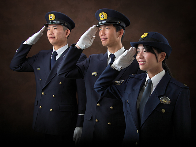 消防士と警察官になった子どもたち