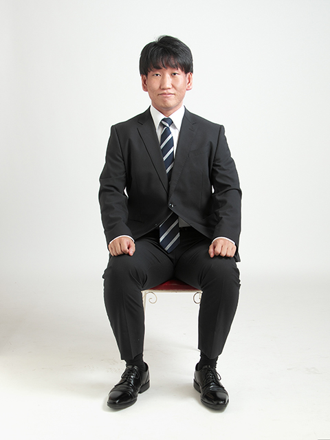 就活証明写真 座り方ビフォー