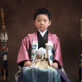 かちこちの表情はお兄ちゃん登場で...