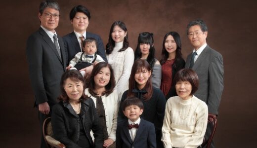 お盆休みに12人の大家族写真
